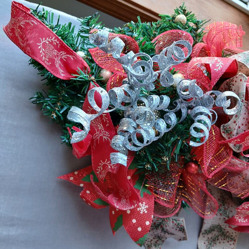 VTG Winter Holiday Swag Wreath Christmas Decor faux evergreen red gold ribbon - Picture 6 of 12